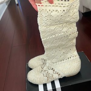 knitted boots